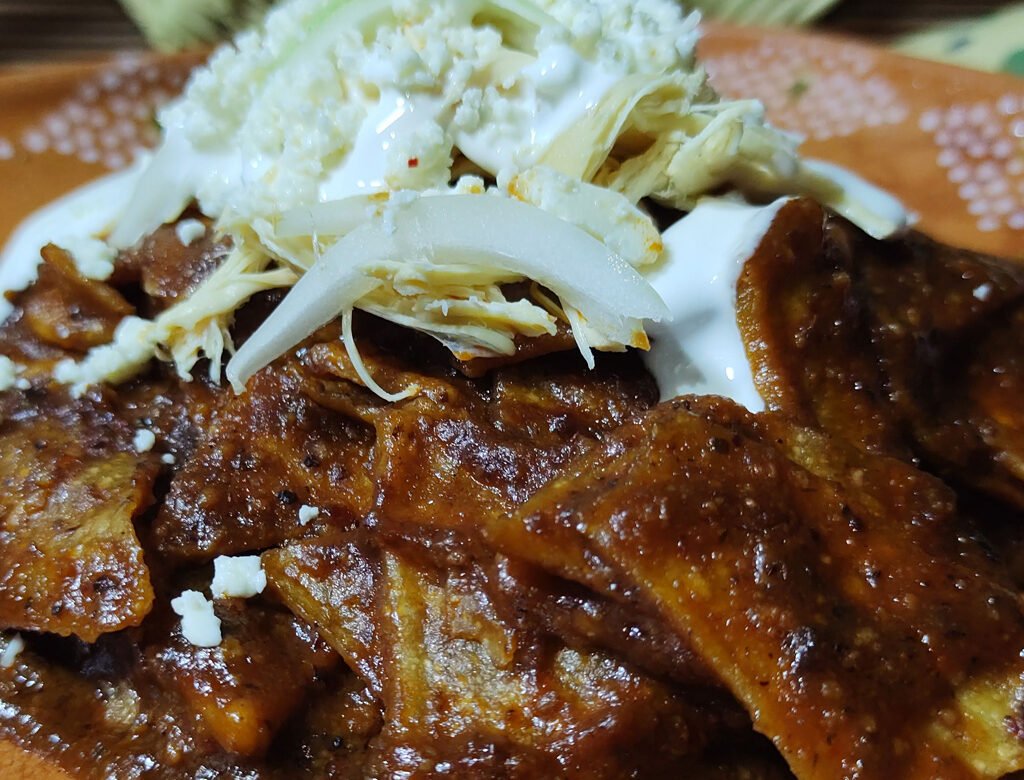 CHILAQUILES CON MOLE